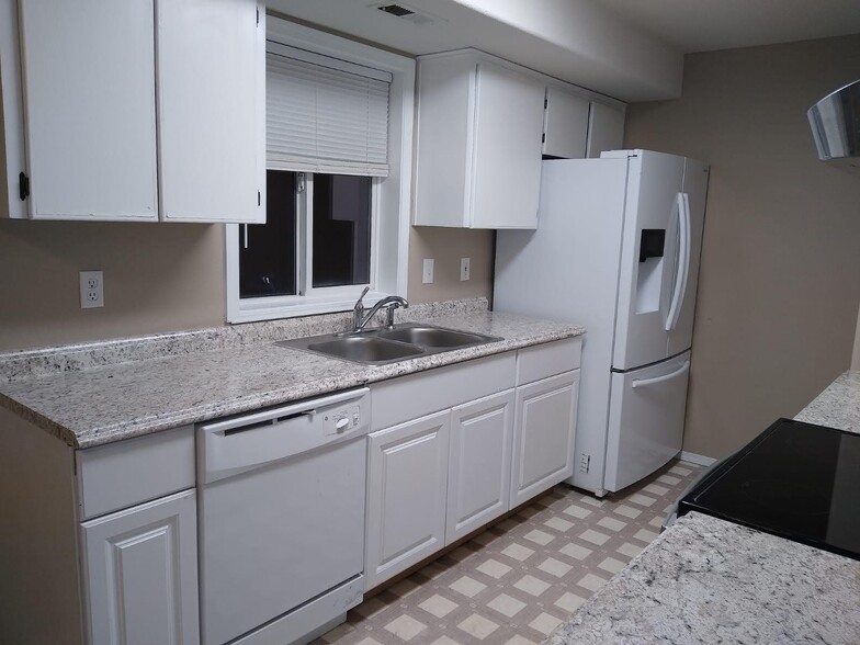4-2b2b - 16049 SE Caruthers St