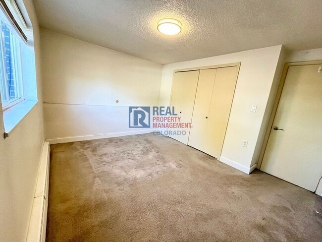 Building Photo - 2028 Friendship Pl