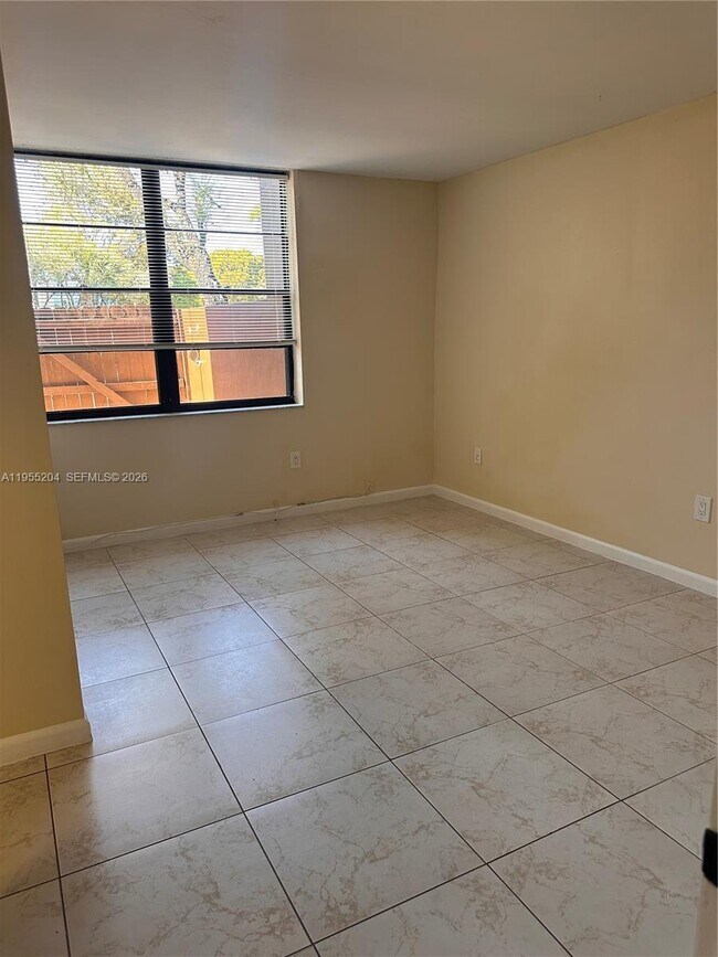 Building Photo - 10875 SW 112th Ave