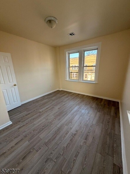 Building Photo - 120 Bragaw Ave