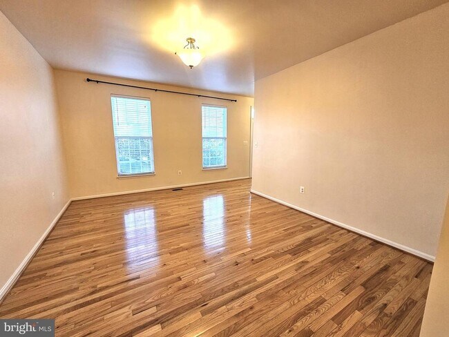 Building Photo - 6125 Hot Spring Ln