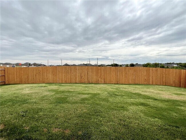 Building Photo - 105 Brody Ln