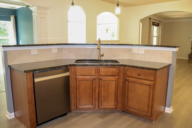 Building Photo - 1266 Coachman Way
