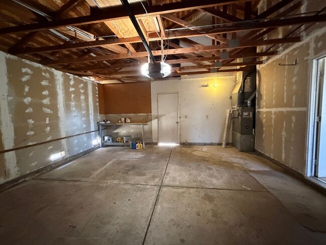 Building Photo - 8608 Zircon Crest Ct
