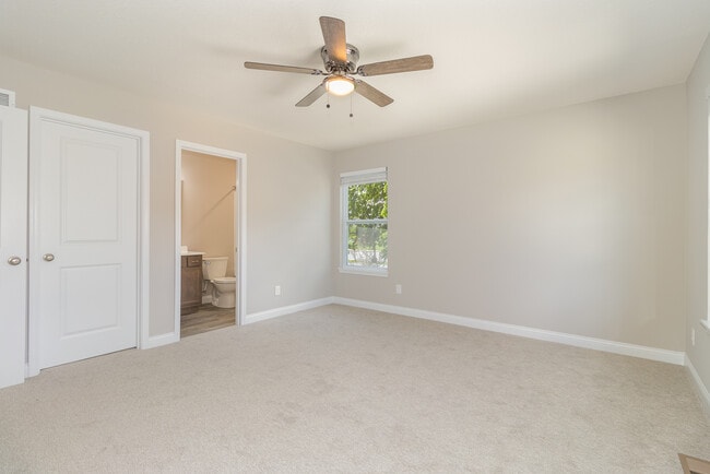 Building Photo - 2301 Point Pl