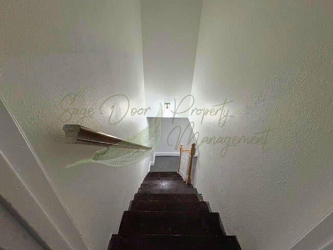 Building Photo - BEAUTIFULLY UPDATED 5 BED/ 3 BATH HOME WITH OVERSIZED GARAGE