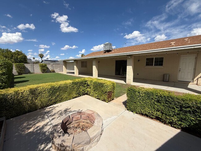 Building Photo - 1742 S Hall