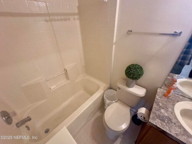 Building Photo - 12311 Kensington Lakes Dr