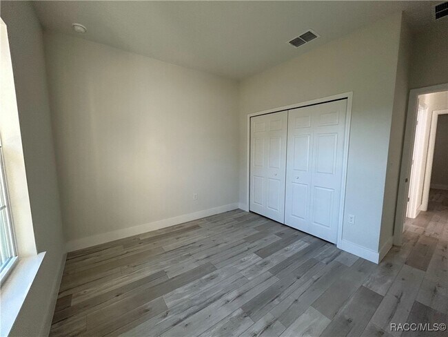 Building Photo - 2097 W Hampshire Blvd