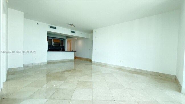 Building Photo - 950 Brickell Bay Dr