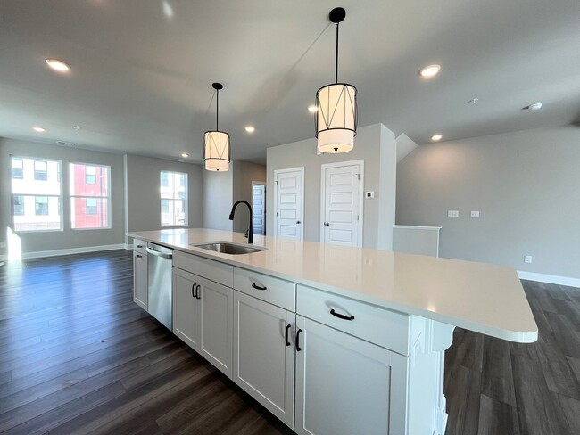 Building Photo - **OFFERING FIRST MONTH'S RENT FREE, $200 MOVE IN PROMOTION & REFUNDABLE APPLICATION FEES** New Co...