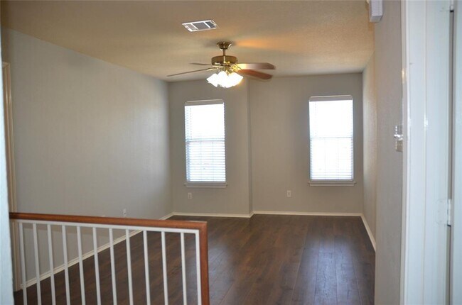 Building Photo - 218 Baldwin St