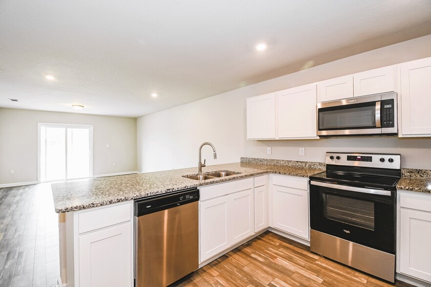 Building Photo - 45327 Red Brick Dr