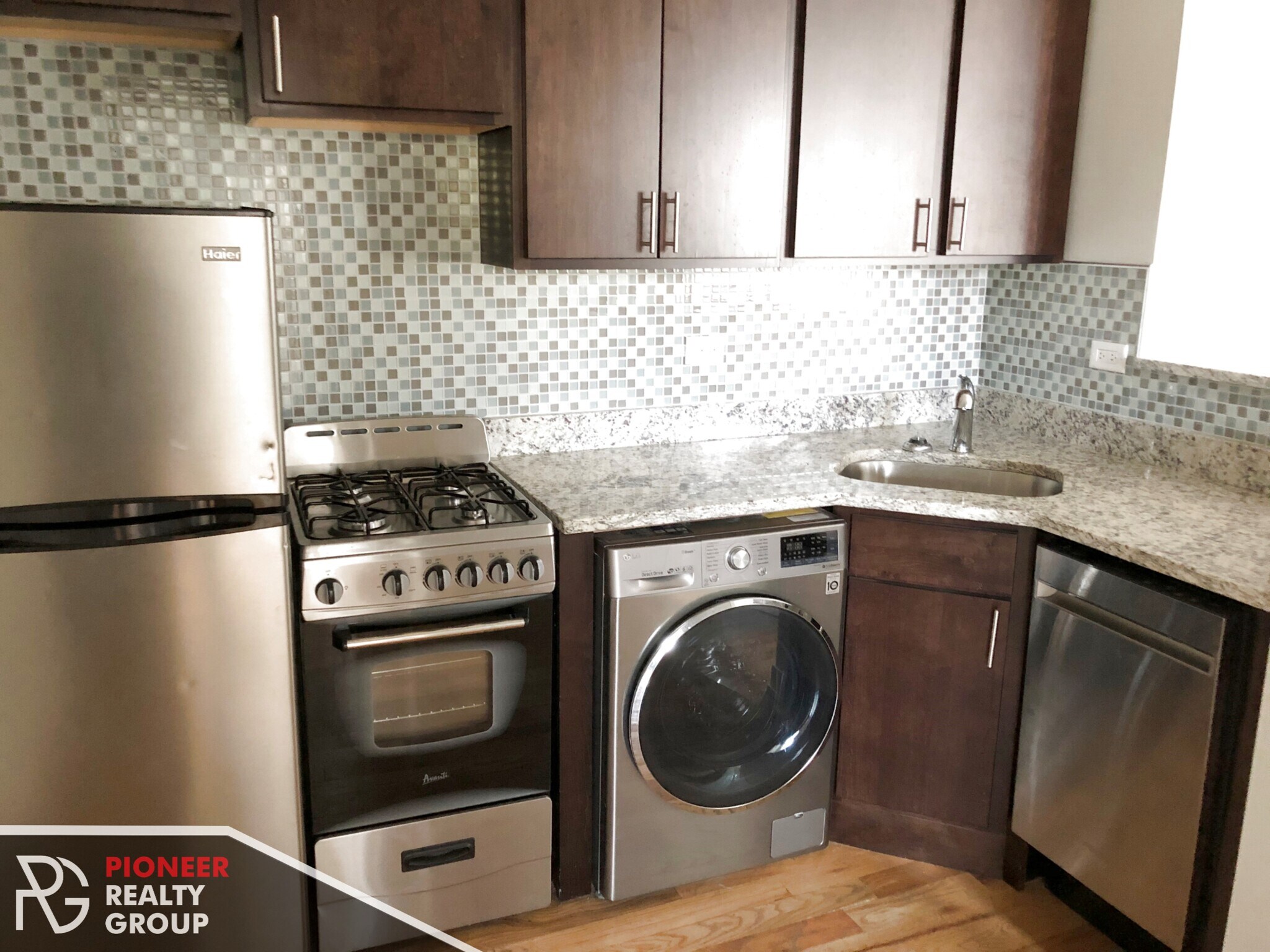 Building Photo - 910 W George St