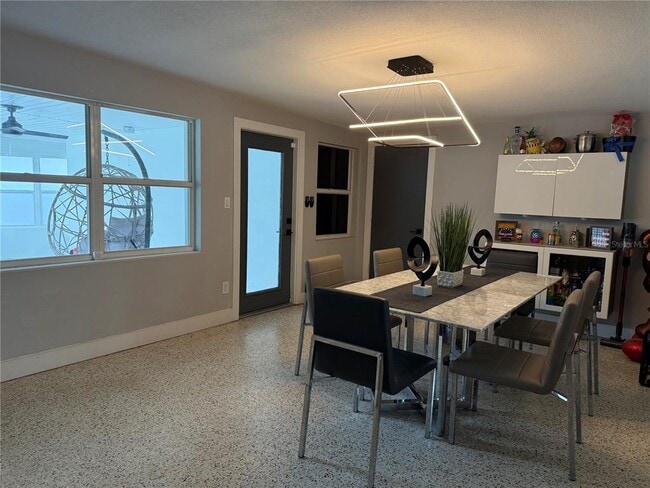 Building Photo - 402 Doolittle St