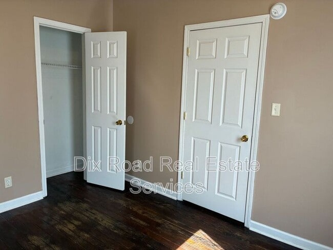 Building Photo - 1904 Baltimore St