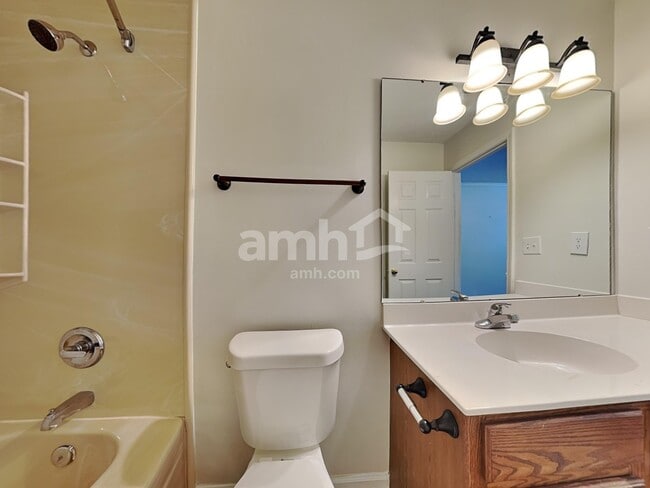 Building Photo - 3226 Silver Spur Ct