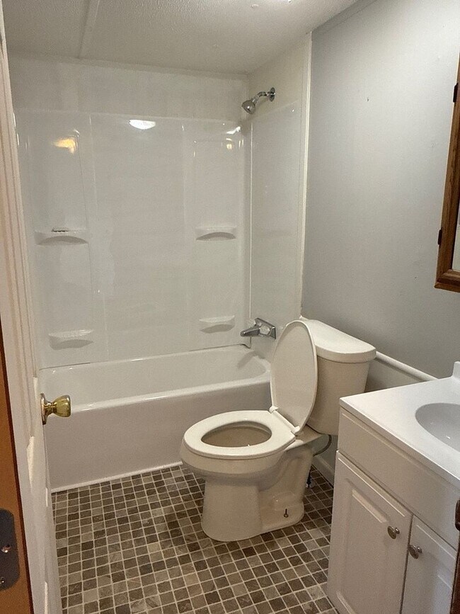 Building Photo - Peaceful 2-Bedroom Home with Scenic Views in Sparta