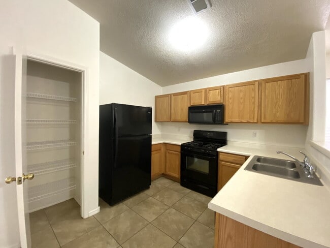 Building Photo - 3BR/2Bath in Rio Rancho