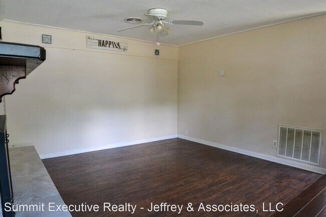 Building Photo - 3 br, 1 bath House - 2608 E. Cavett Dr.