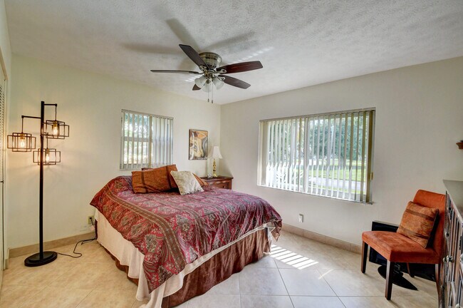 Building Photo - 14425 Amapola Way