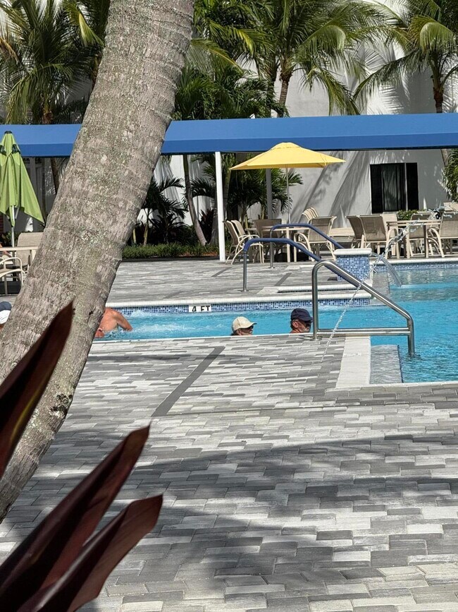 Building Photo - 132 Newport I