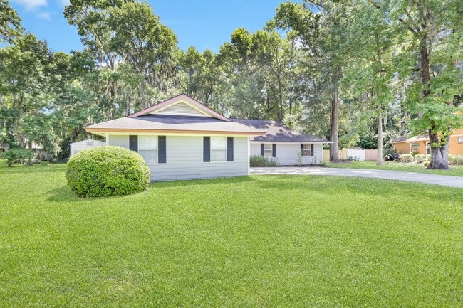 Building Photo - 8 N Nicholson Cir