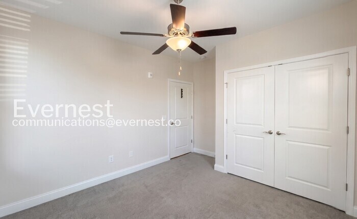 Building Photo - 828 Goswell Dr