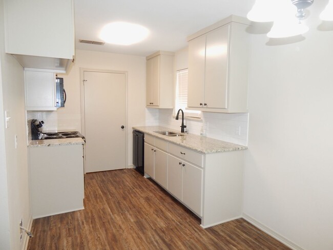 Building Photo - Whitehouse ISD - Beautiful 3 Bedroom, 2 Ba...