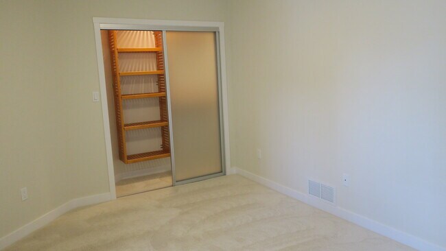 Building Photo - 2979 Shady Holw E