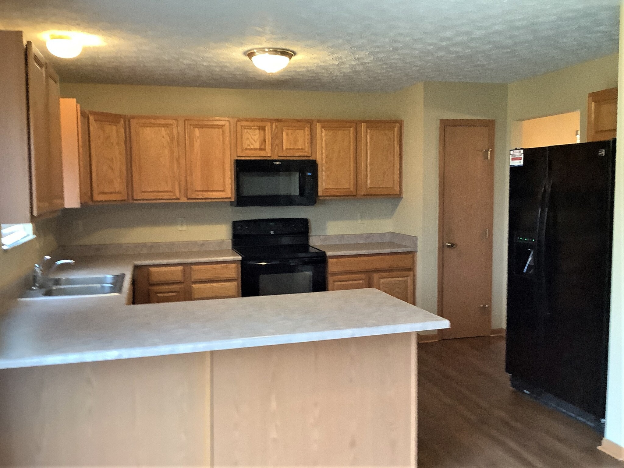 Building Photo - 452 Crestmoore Dr