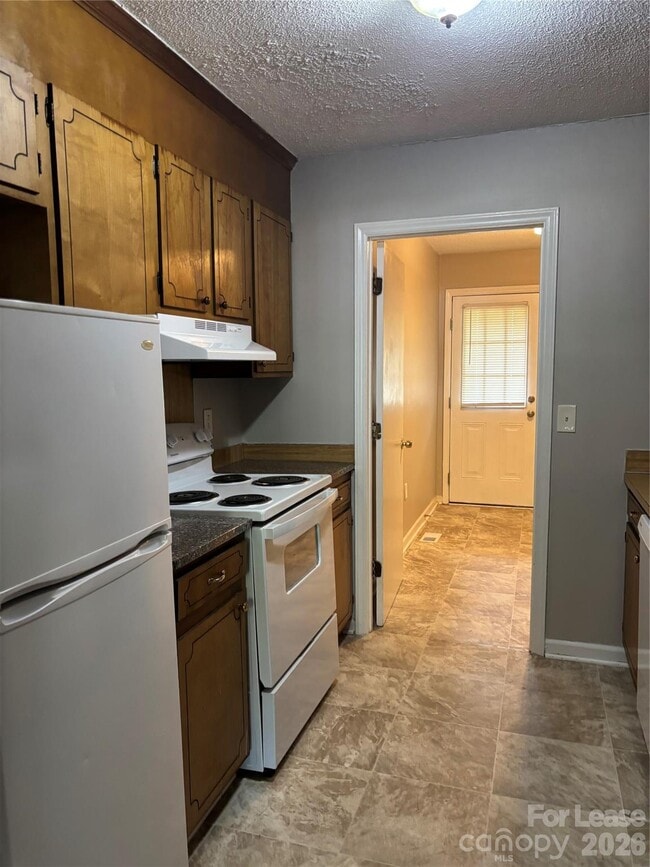 Building Photo - 3633 Driftwood Dr