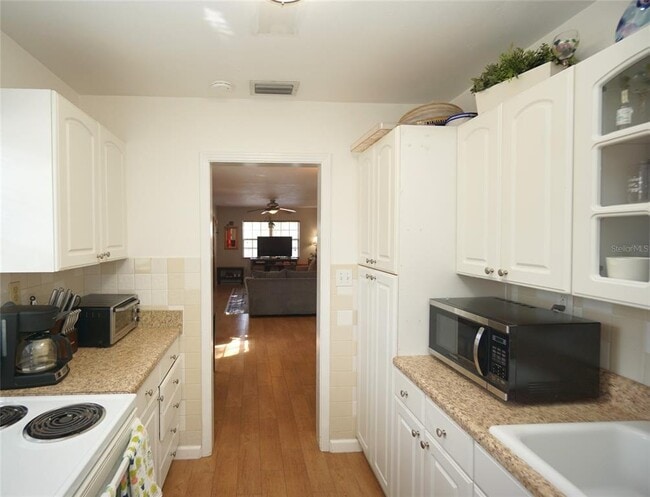 Building Photo - 5611 N McKay Ave