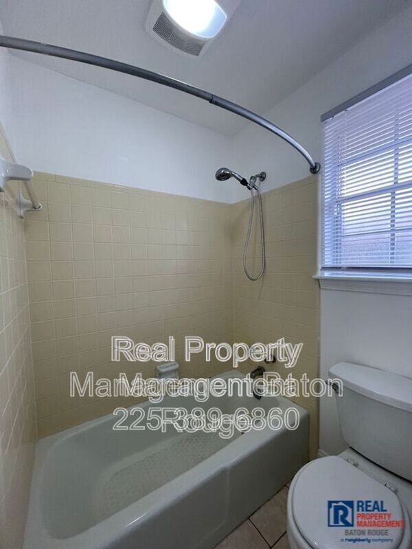 Building Photo - 5536 Parkforest Dr