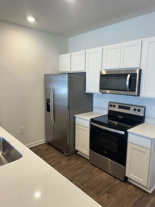 Building Photo - Beautiful Open Concept townhome in growing Middleburg!!!