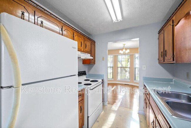 Building Photo - 609 Artic Ave