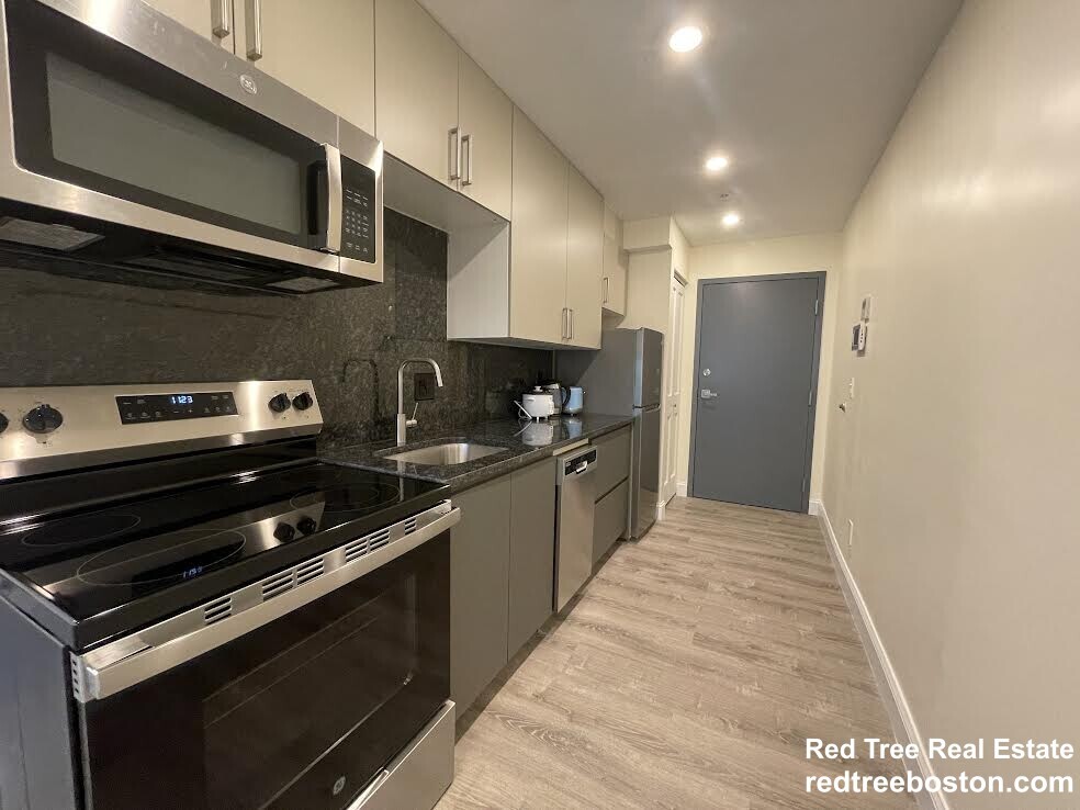 Building Photo - 1028a Commonwealth Ave