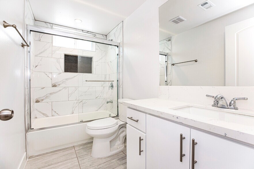 Building Photo - 5914 Tujunga Ave