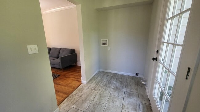 Building Photo - 1844 Oliver Ave