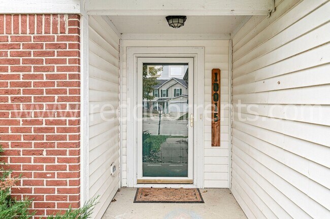 Building Photo - Cozy Fishers Home