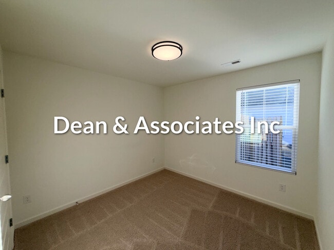 Building Photo - 827 Fish Camp Rd