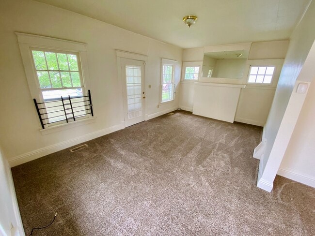 Building Photo - Welcoming Wilshire Heights Ranch Home for ...