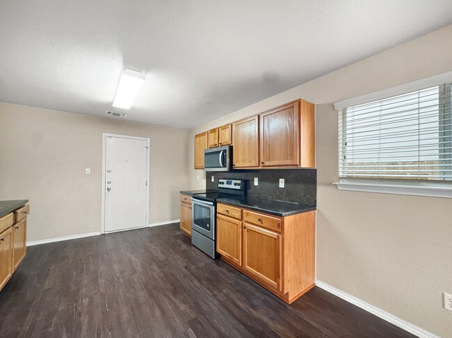 Building Photo - 8211 Heights Valley