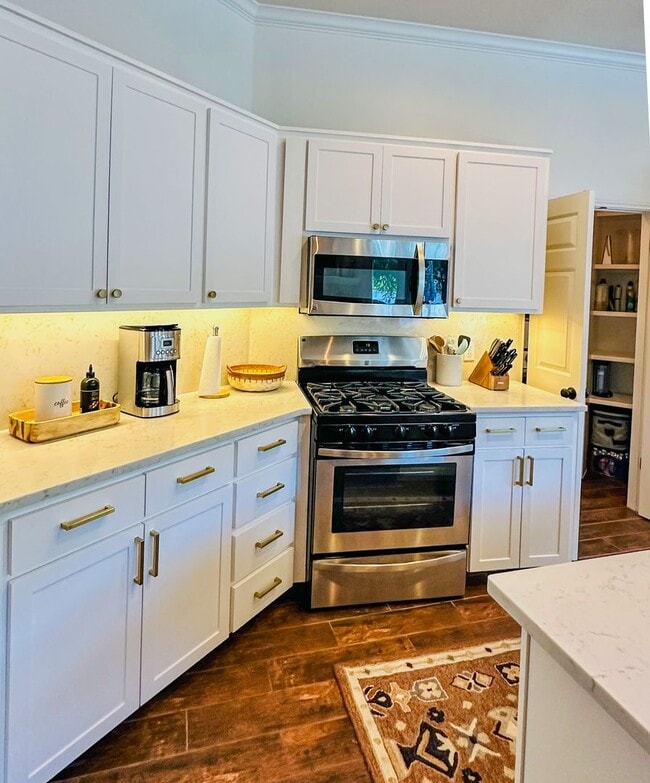 Building Photo - *** Lake Austin House * Waterfront * Lush 2 Acre Yard w/ Boat Dock * Pet Friendly * Fully Furnish...