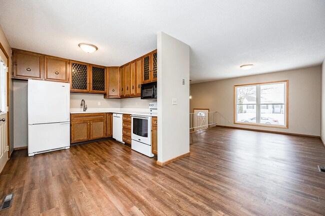 Building Photo - 6507 Laurel Ln NE