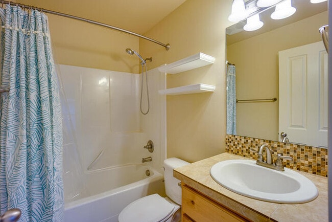 Building Photo - BEAUTIFUL THREE BEDROOM IN HAZEL DELL