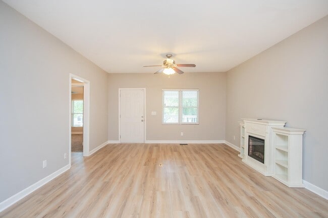 Building Photo - 1014 Douglas Ave