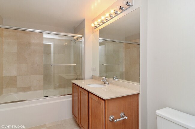 Building Photo - 210 S Desplaines St