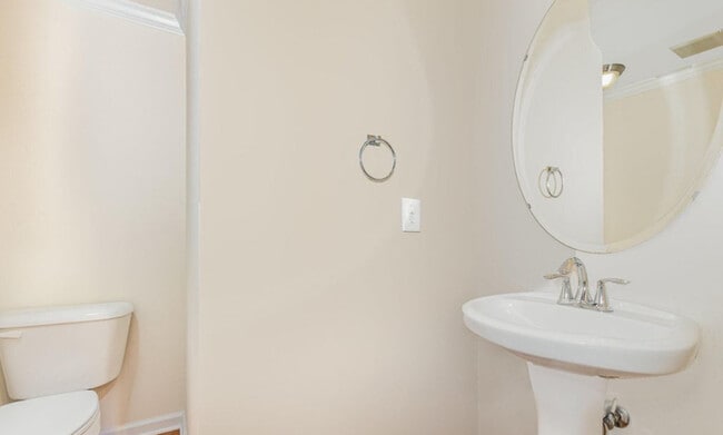 Building Photo - !! SPECIAL HALF OFF SECOND MONTH'S RENT!!! Stunning 4BR 3.5BA Townhome w/ Bonus Room • In-Unit La...