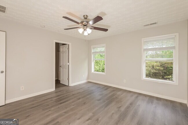 Building Photo - 418 Double Creek Dr